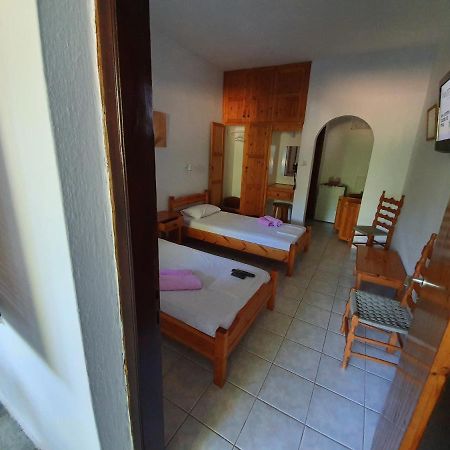 Dionisos Studios And Apts Skiathos Koukounaries Exterior foto