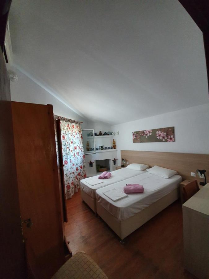 Dionisos Studios And Apts Skiathos Koukounaries Exterior foto