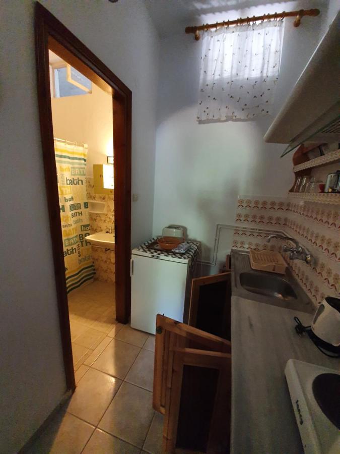 Dionisos Studios And Apts Skiathos Koukounaries Exterior foto