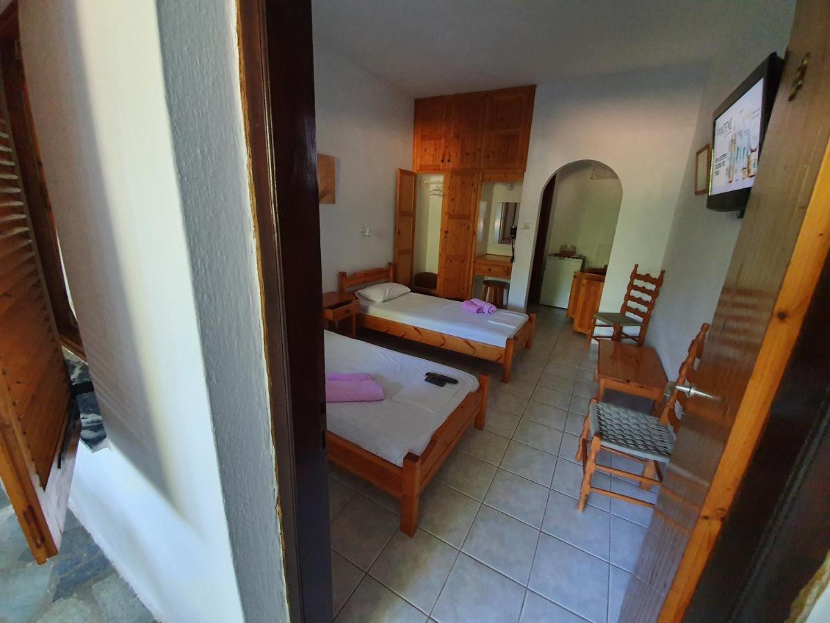 Dionisos Studios And Apts Skiathos Koukounaries Exterior foto