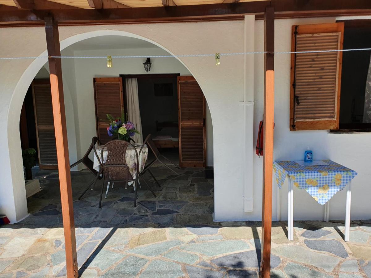 Dionisos Studios And Apts Skiathos Koukounaries Exterior foto