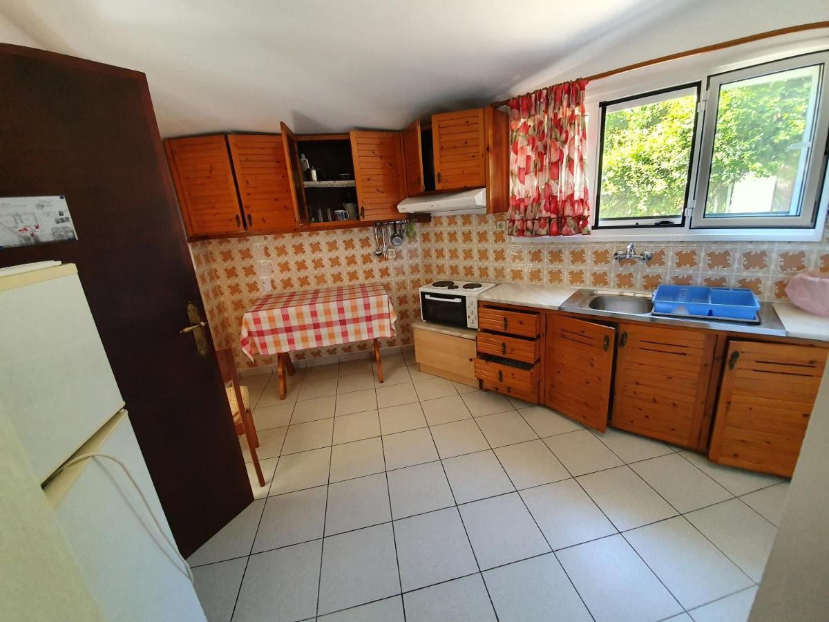 Dionisos Studios And Apts Skiathos Koukounaries Exterior foto