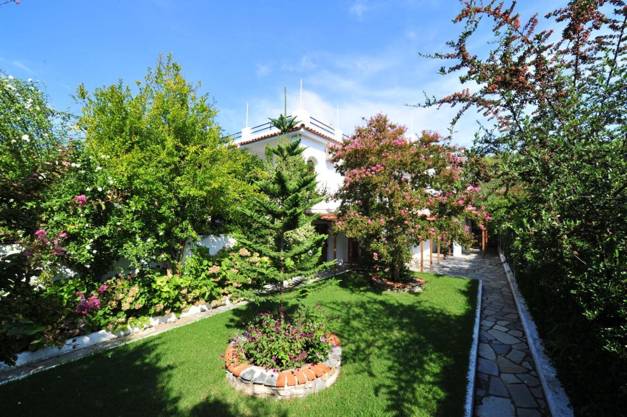 Dionisos Studios And Apts Skiathos Koukounaries Exterior foto